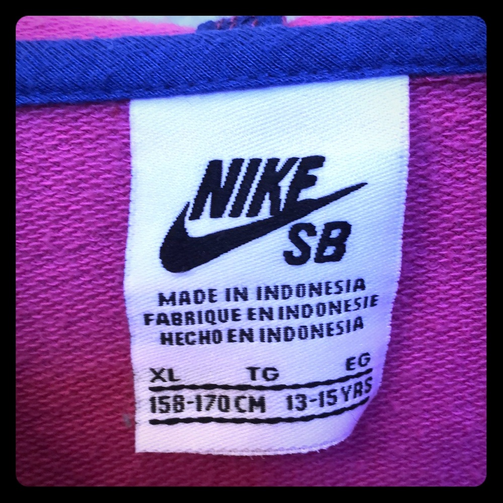 SOLD.  Girls Nike Sweatshirt - Picture 5 of 6